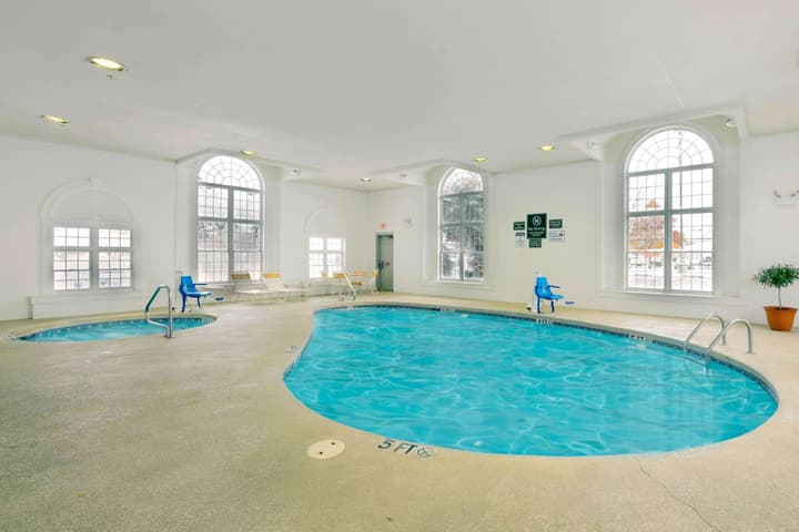La Quinta Inn & Suites by Wyndham Cleveland Macedonia