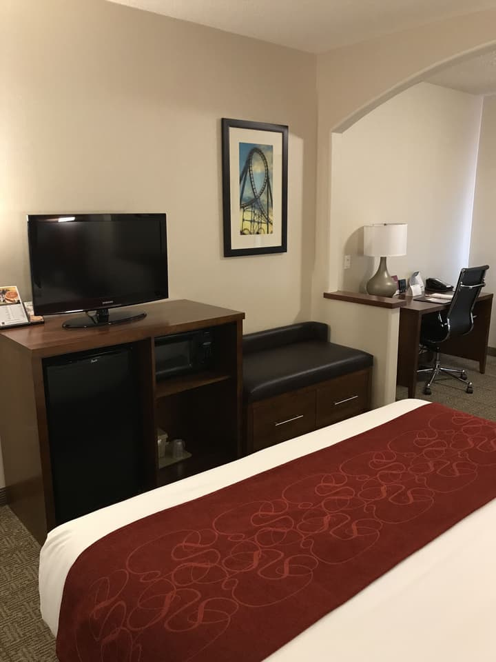 Comfort Suites Near Six Flags Magic Mountain