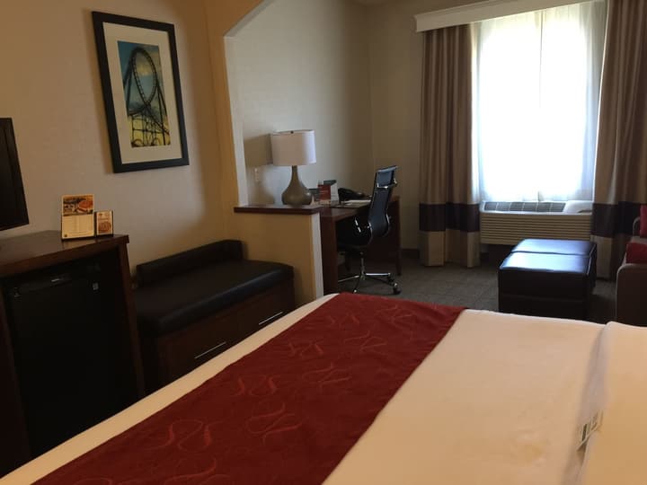 Comfort Suites Near Six Flags Magic Mountain