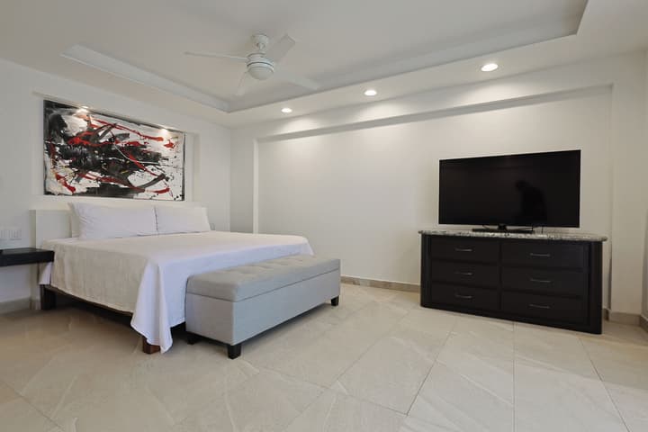 Delfin Beachfront Resort – Downtown Puerto Vallarta Optional All-Inclusive