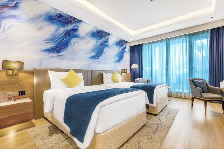 Mövenpick Grand Al Bustan Dubai
