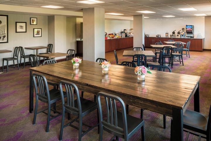 Four Points by Sheraton Boston Logan Airport Revere