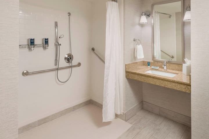 Four Points by Sheraton Boston Logan Airport Revere