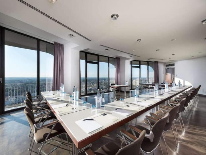 Sunday an der Kongresshalle Augsburg