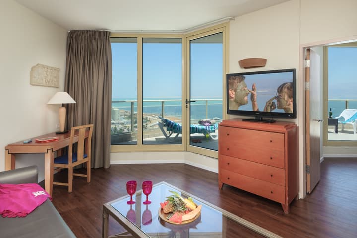 Leonardo Plaza Dead Sea