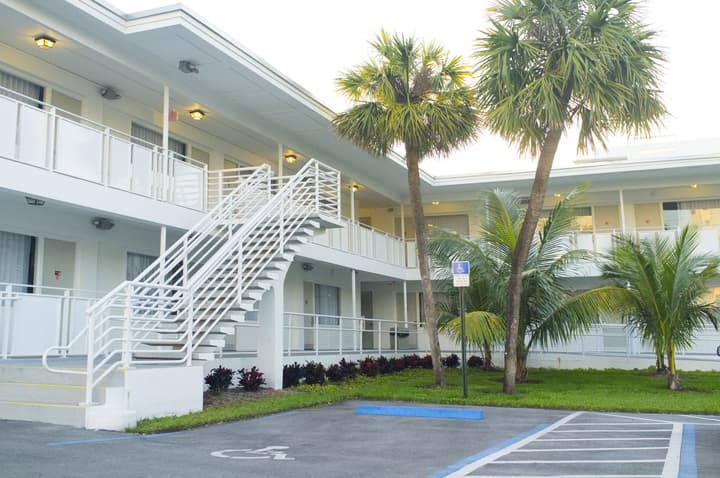 Collins Hotel