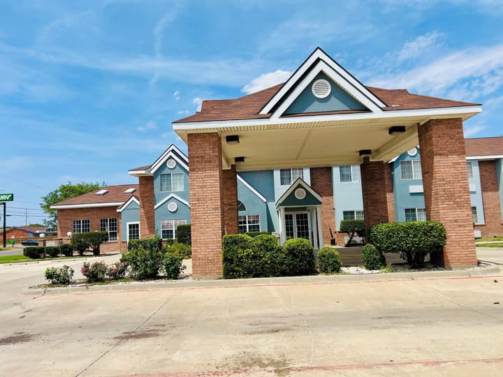 Longhorn Inn and Suites