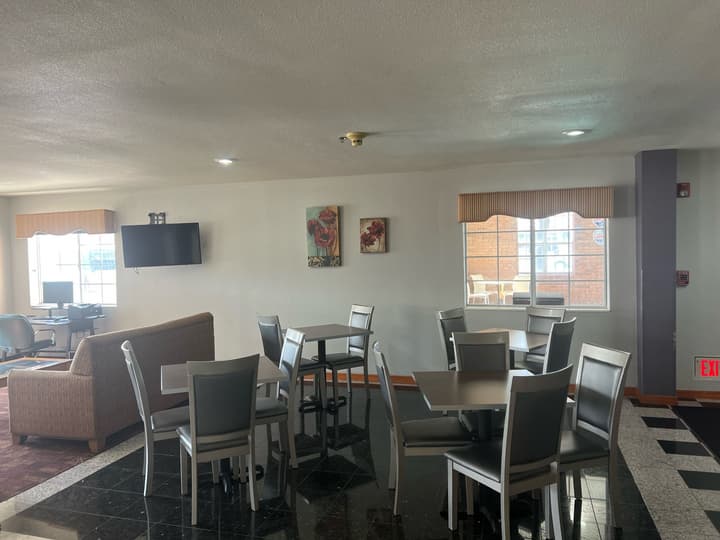 Longhorn Inn and Suites