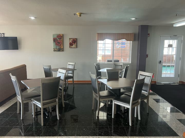 Longhorn Inn and Suites