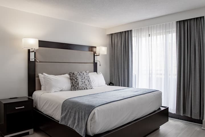 Ottawa Embassy Hotel