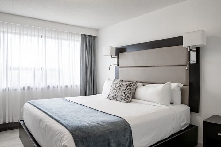Ottawa Embassy Hotel