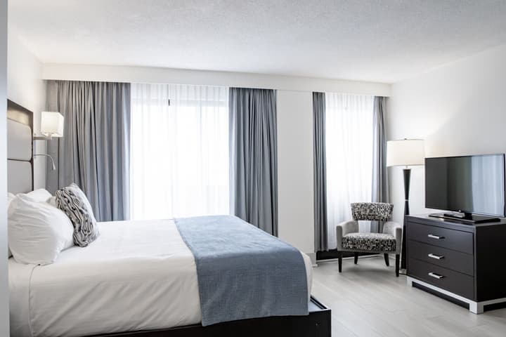 Ottawa Embassy Hotel