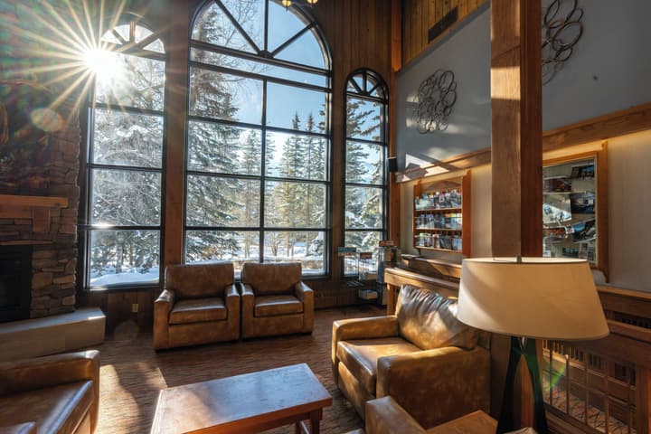 Lake Louise Inn