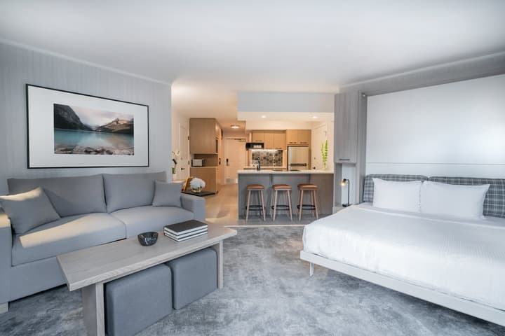 Lake Louise Inn