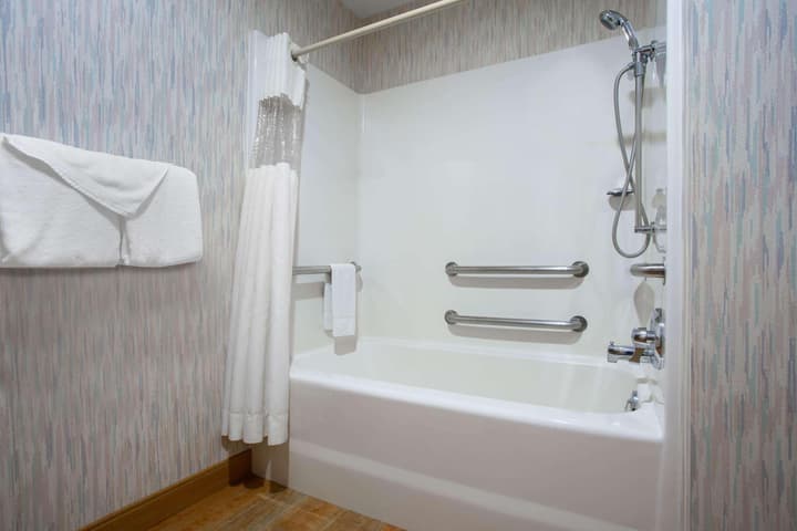 La Quinta Inn & Suites by Wyndham Roanoke Salem