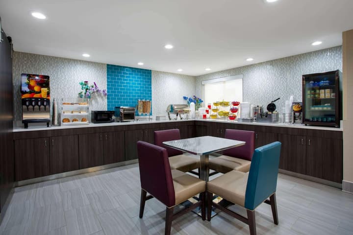 La Quinta Inn & Suites by Wyndham Roanoke Salem