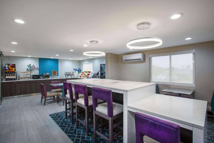 La Quinta Inn & Suites by Wyndham Roanoke Salem