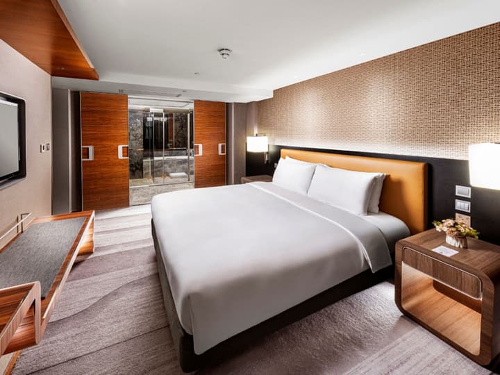 Royal Plaza Hotel