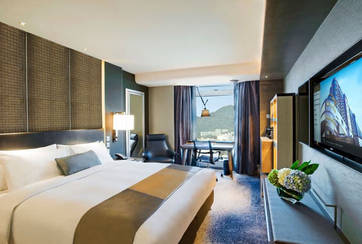 Royal Plaza Hotel