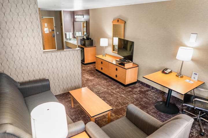 Crystal Inn Hotel & Suites West Valley City