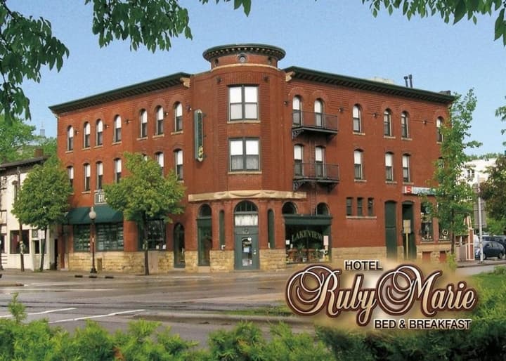 Hotel Ruby Marie