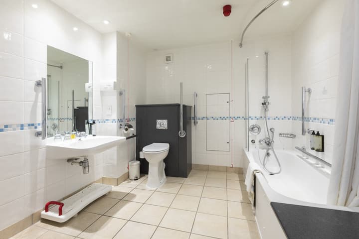 Holiday Inn Cardiff City Centre by IHG