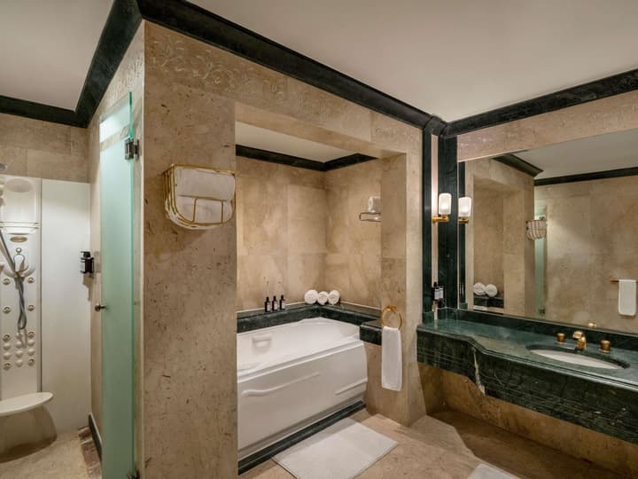 Mövenpick Cairo Media City
