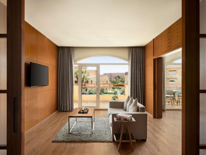 Mövenpick Cairo Media City