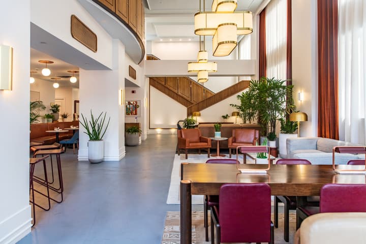 Hu. Hotel