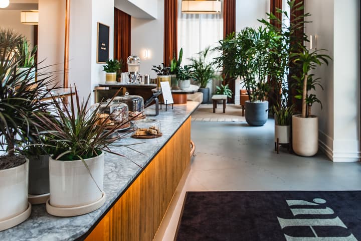 Hu. Hotel