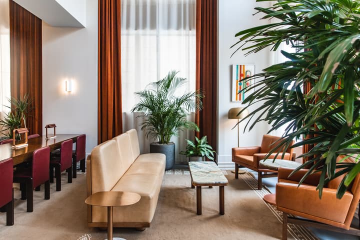 Hu. Hotel