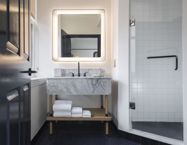 Hu. Hotel