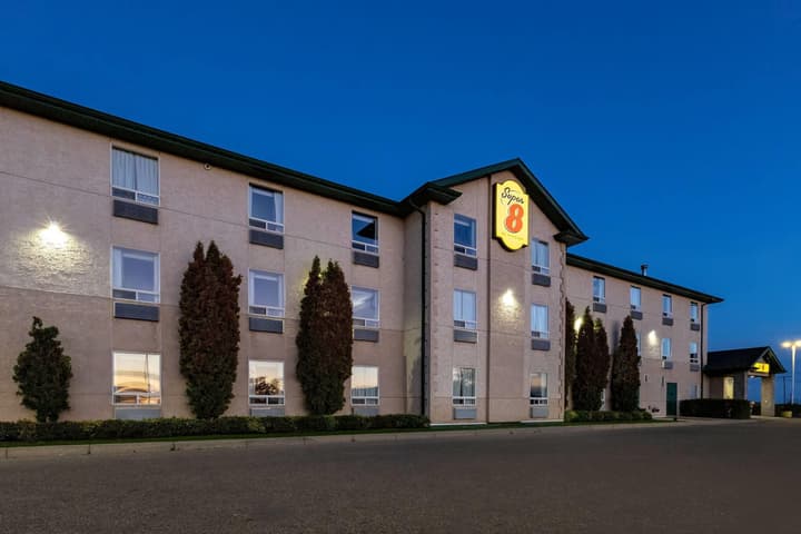 Super 8 by Wyndham Prince Albert