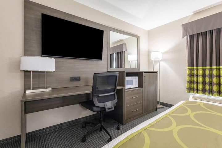 Super 8 by Wyndham Prince Albert