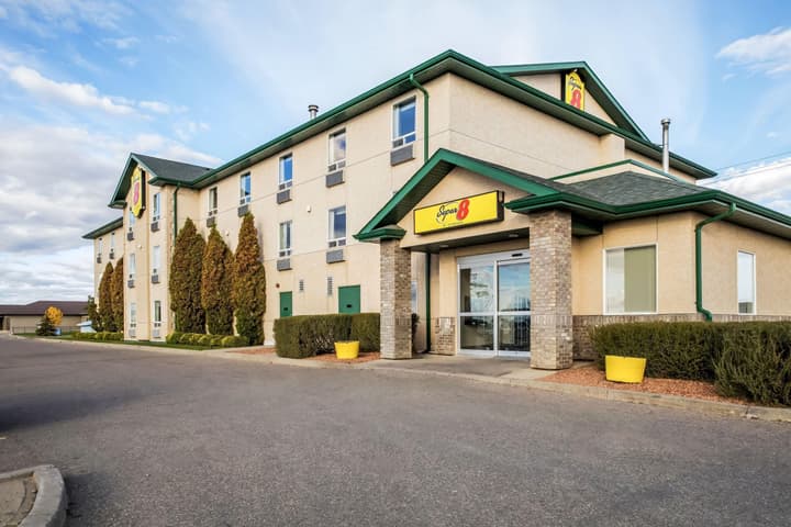 Super 8 by Wyndham Prince Albert