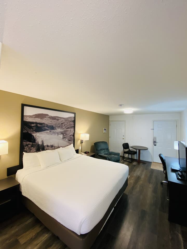 Super 8 by Wyndham 100 Mile House