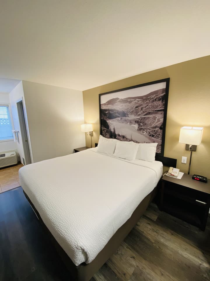 Super 8 by Wyndham 100 Mile House