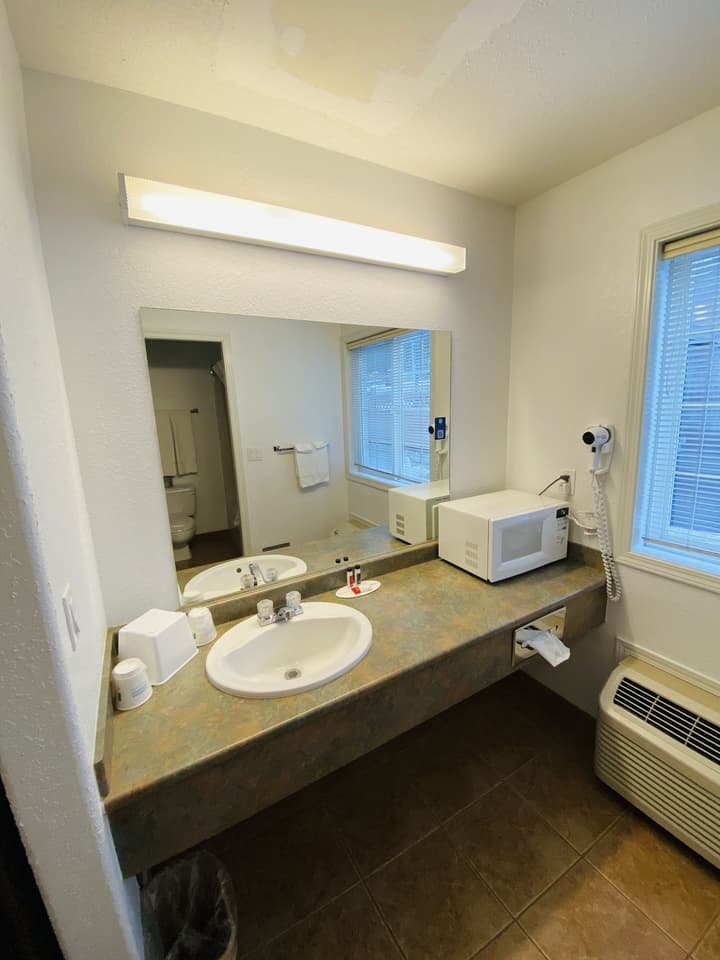 Super 8 by Wyndham 100 Mile House