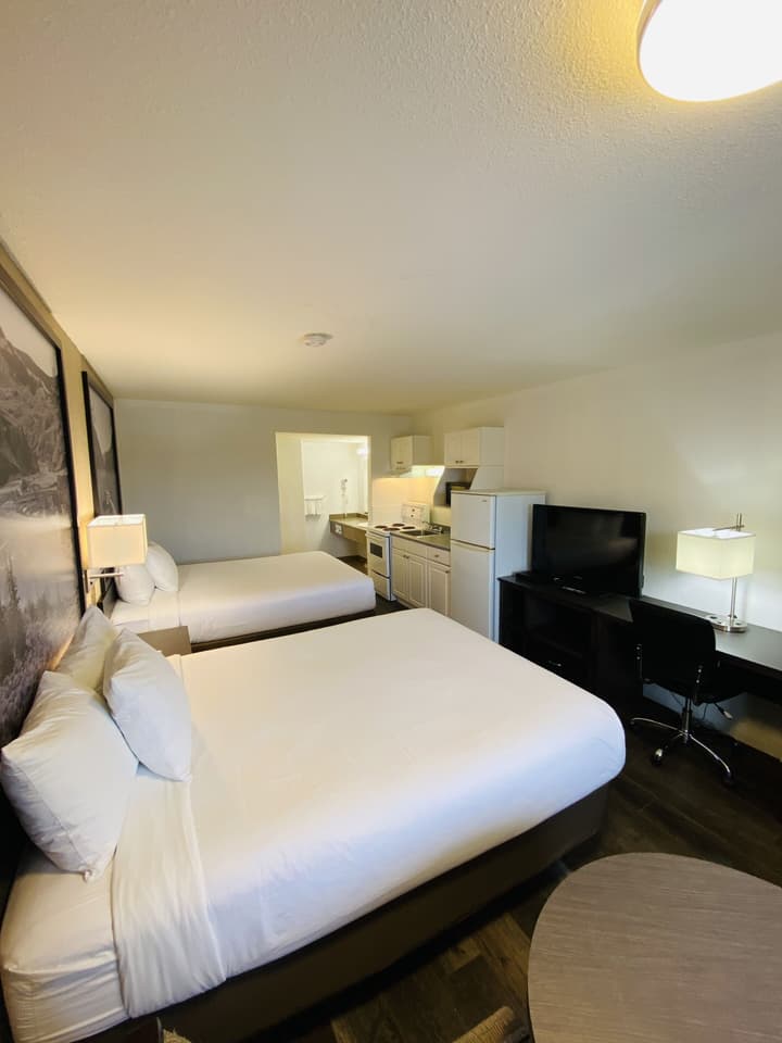 Super 8 by Wyndham 100 Mile House