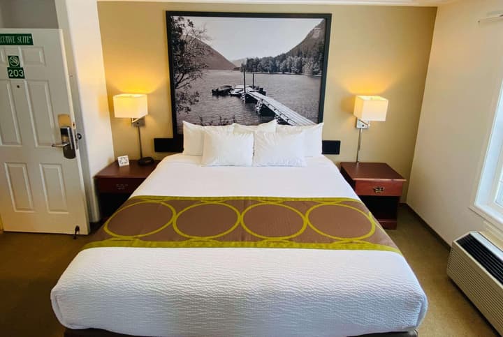 Super 8 by Wyndham 100 Mile House