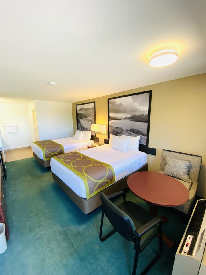 Super 8 by Wyndham 100 Mile House