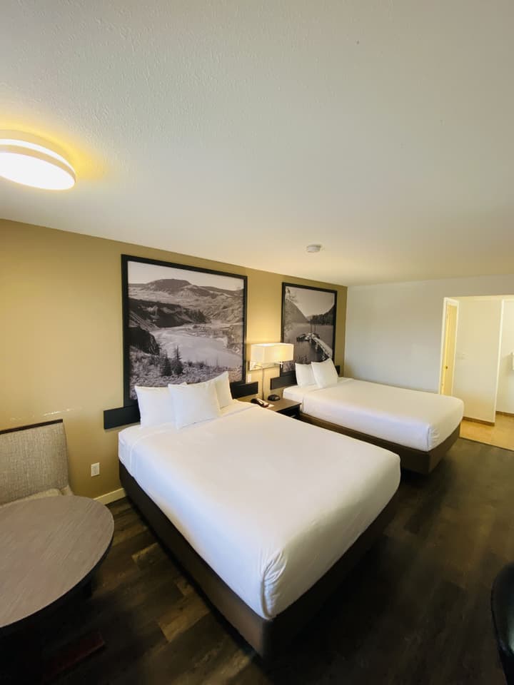 Super 8 by Wyndham 100 Mile House