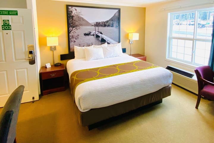 Super 8 by Wyndham 100 Mile House