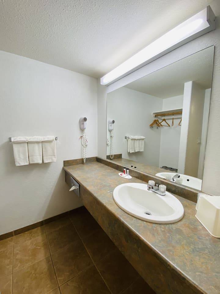 Super 8 by Wyndham 100 Mile House