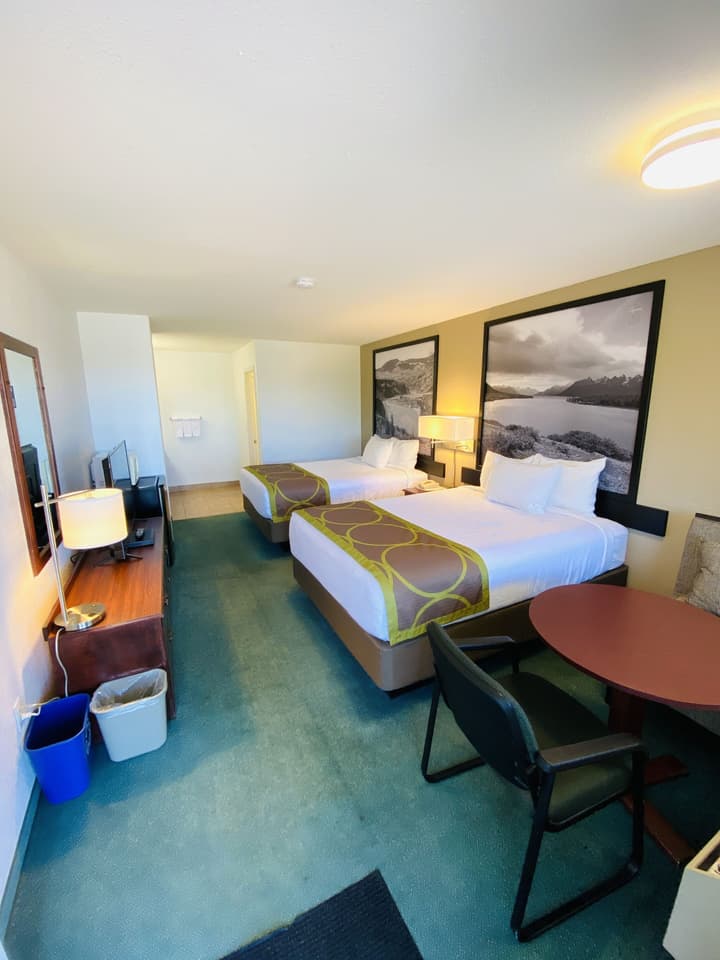 Super 8 by Wyndham 100 Mile House