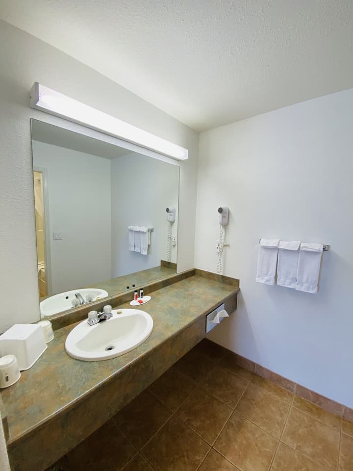 Super 8 by Wyndham 100 Mile House