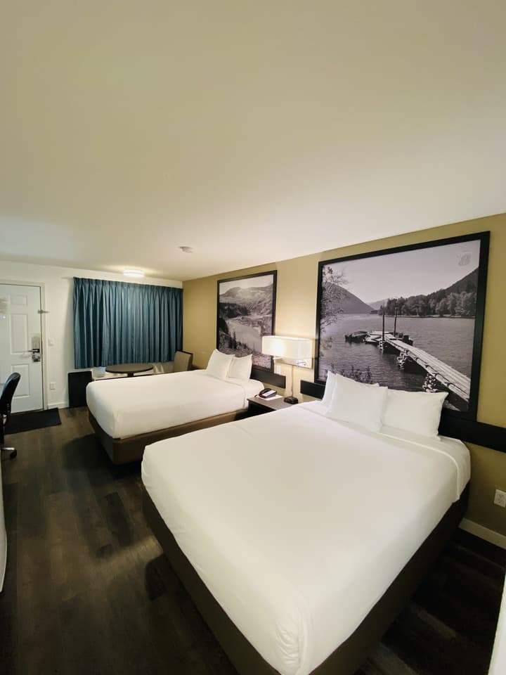 Super 8 by Wyndham 100 Mile House