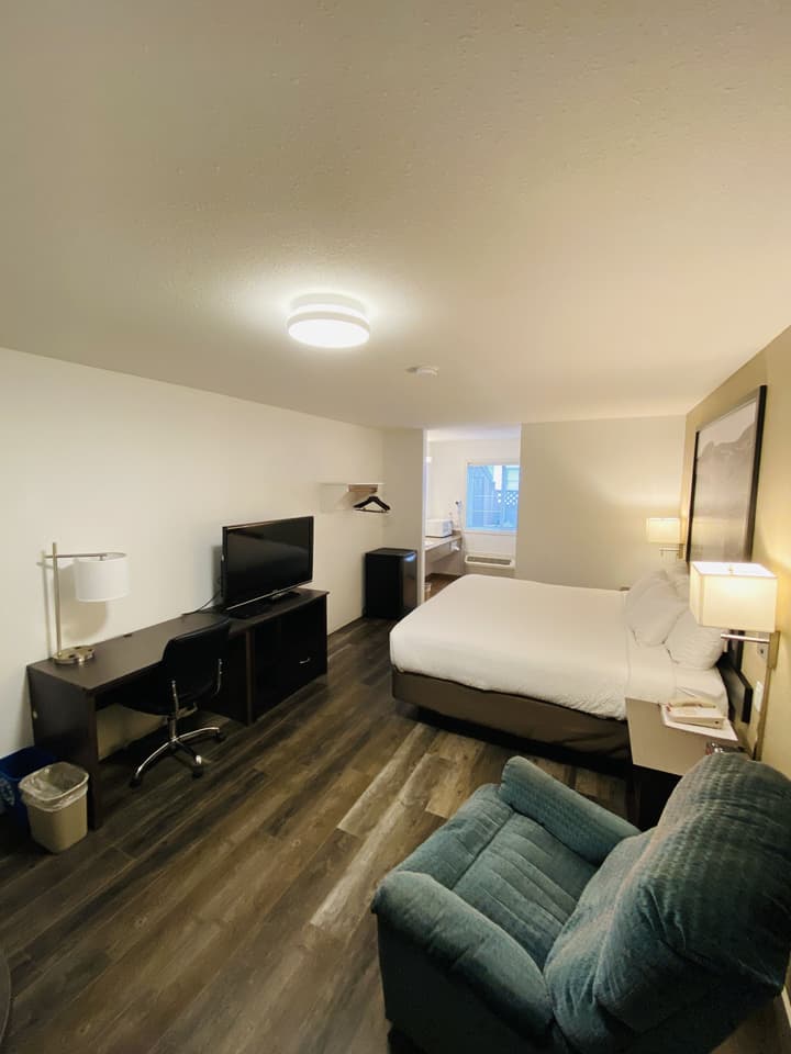 Super 8 by Wyndham 100 Mile House