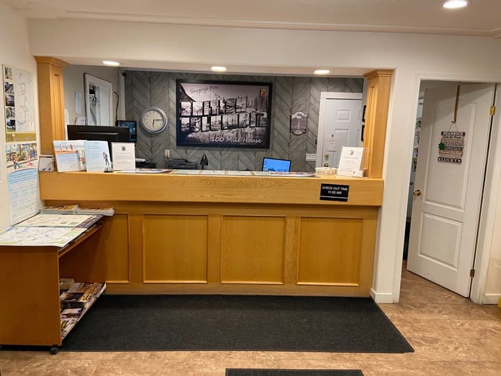 Super 8 by Wyndham 100 Mile House