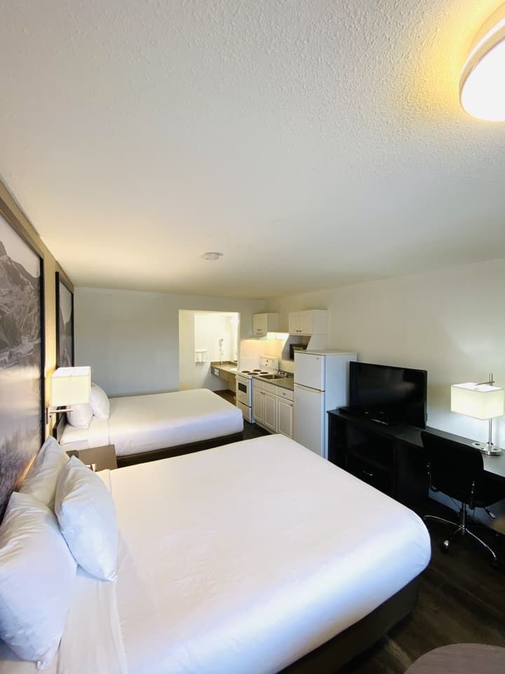 Super 8 by Wyndham 100 Mile House